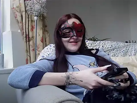 LexiSnowUK online show from March 13, 10:55 am