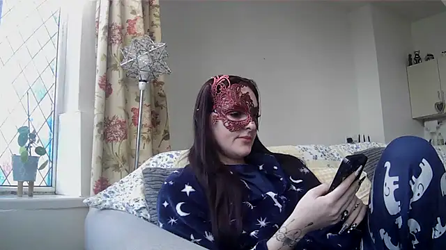 LexiSnowUK online show from March 18, 9:34 am