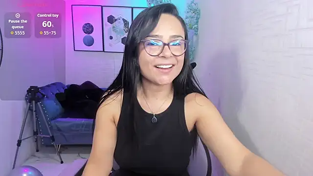 Snapshot of Tiara_rr chatting on May 20, 4:07 am Tiara rr online show from May 20, 4:07 am