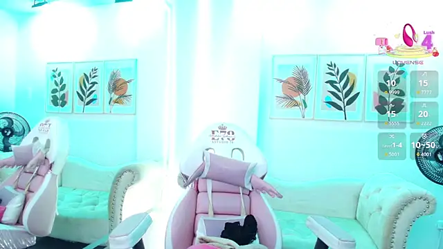 Ema louis  online show from April 7, 7:47 pm