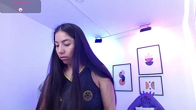 Snapshot of Ema_louis_ chatting on June 12, 7:24 pm Ema louis online show from June 12, 7:24 pm