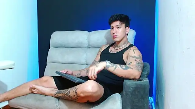 JUSTIN FULLER1 online show from May 28, 5:21 pm