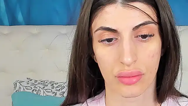 SkinnyDolly online show from April 17, 2:36 am