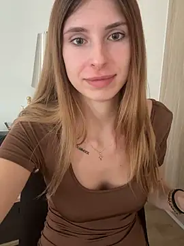 Snapshot of emma05 chatting on February 26, 6:56 am emma05 online show from February 26, 6:56 am