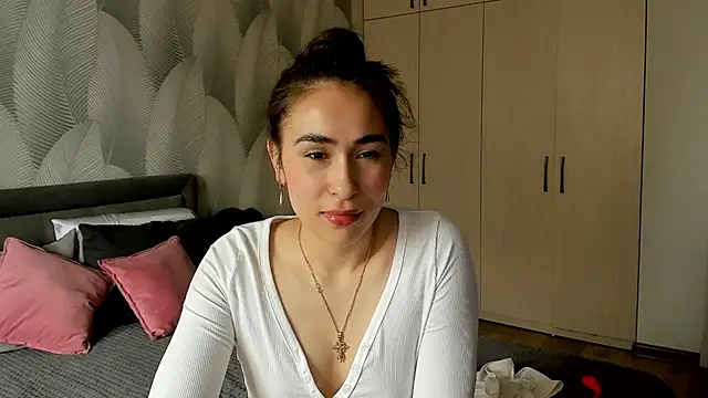 Bambiii bby online show from May 30, 5:15 am