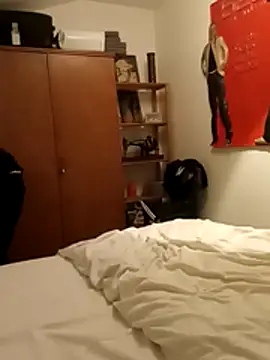 Snapshot of crems77 chatting on January 8, 4:04 am crems77 online show from January 8, 4:04 am