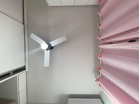 lariic online show from October 2, 12:45 pm