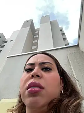 lariic online show from March 13, 8:15 pm