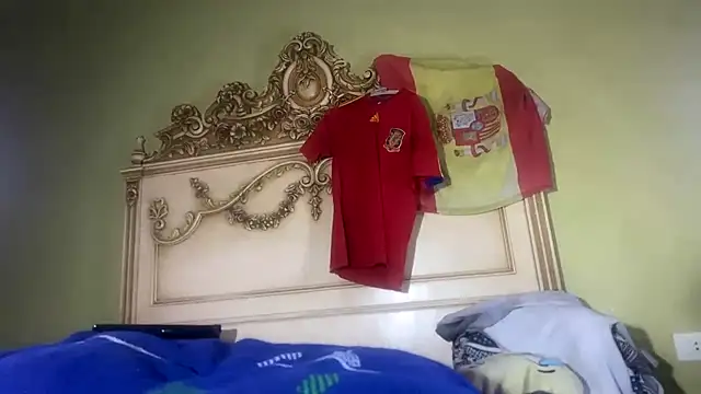 Snapshot of emylolo9 chatting on December 2, 9:06 pm emylolo9 online show from December 2, 9:06 pm