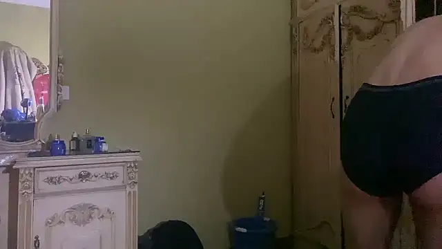 Snapshot of emylolo9 chatting on December 30, 10:55 pm emylolo9 online show from December 30, 10:55 pm