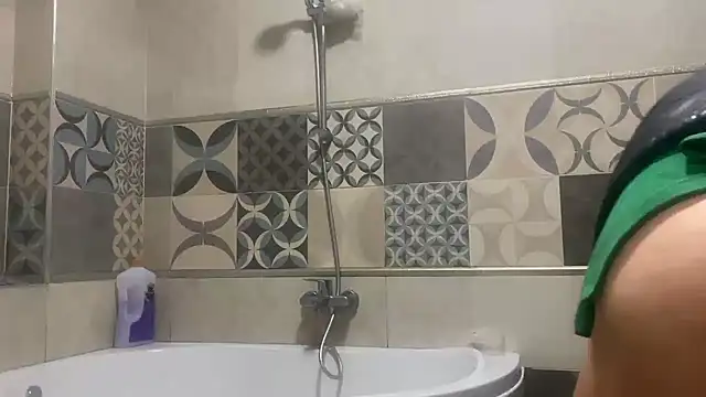 Snapshot of emylolo9 chatting on January 1, 8:26 pm emylolo9 online show from January 1, 8:26 pm