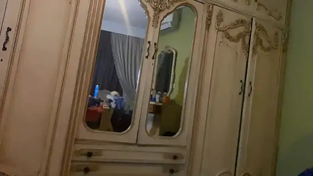 Snapshot of emylolo9 chatting on January 1, 11:29 pm emylolo9 online show from January 1, 11:29 pm