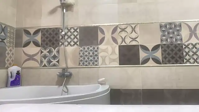 Snapshot of emylolo9 chatting on January 18, 12:04 pm emylolo9 online show from January 18, 12:04 pm