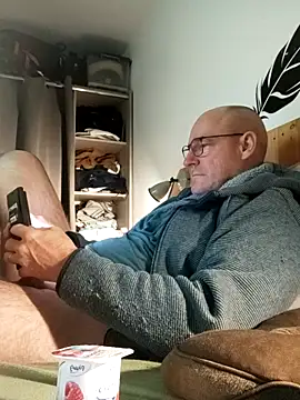 bogland33 online show from February 5, 11:20 pm