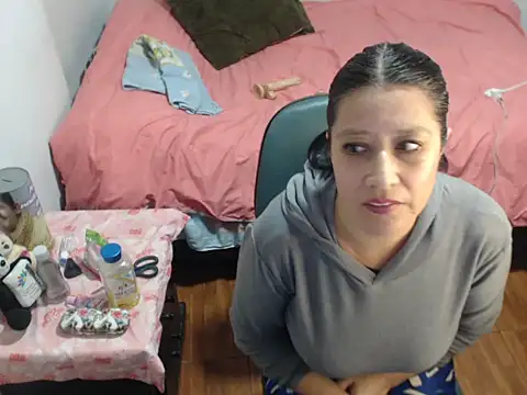 carolina linarez69 online show from November 4, 4:11 am