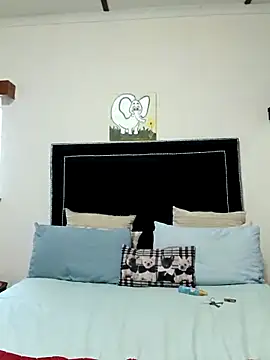 contagiousqueen online show from February 13, 7:15 am