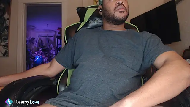 Snapshot of Learoy_Love chatting on February 3, 4:32 am Learoy Love online show from February 3, 4:32 am