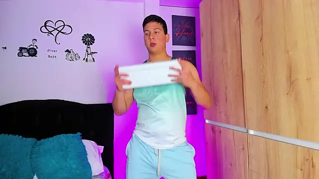 Snapshot of ANDREZALVAREZ chatting on December 3, 3:09 am ANDREZALVAREZ online show from December 3, 3:09 am