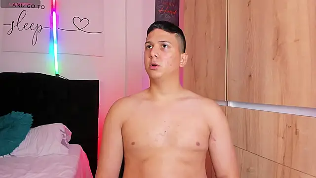 Snapshot of ANDREZALVAREZ chatting on February 21, 4:18 am ANDREZALVAREZ online show from February 21, 4:18 am