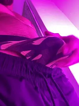 Snapshot of dantedesirexx chatting on February 1, 7:02 pm dantedesirexx online show from February 1, 7:02 pm