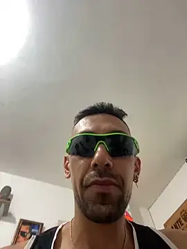 Snapshot of dantedesirexx chatting on February 6, 8:45 pm dantedesirexx online show from February 6, 8:45 pm