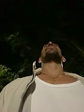 Snapshot of dantedesirexx chatting on March 23, 2:48 am dantedesirexx online show from March 23, 2:48 am