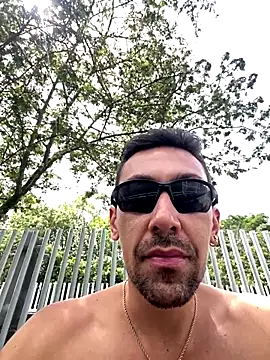 Snapshot of dantedesirexx chatting on October 3, 3:31 pm dantedesirexx online show from October 3, 3:31 pm