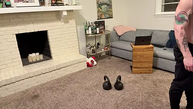 Snapshot of DaddydayDrinkzz chatting on January 3, 6:33 am DaddydayDrinkzz online show from January 3, 6:33 am