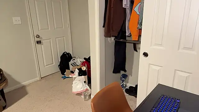 Snapshot of DaddydayDrinkzz chatting on February 28, 7:15 am DaddydayDrinkzz online show from February 28, 7:15 am