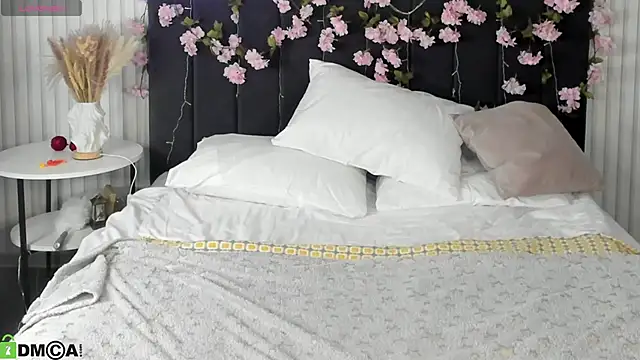 Esme Runn online show from November 8, 3:29 am