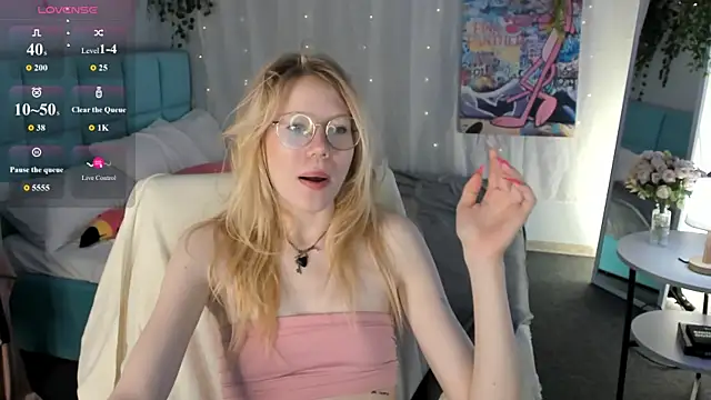 Esme Runn online show from July 13, 3:09 am