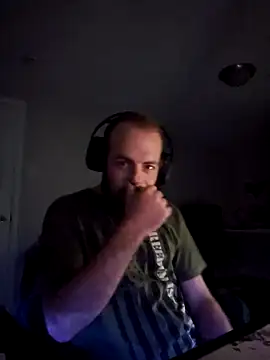 Snapshot of SirYummy18 chatting on December 7, 7:05 am SirYummy18 online show from December 7, 7:05 am