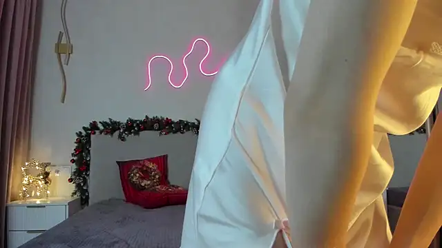 flora off online show from January 10, 2:34 pm