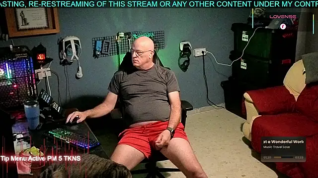 Snapshot of Pilot_Dave_69 chatting on November 10, 5:06 am Pilot Dave 69 online show from November 10, 5:06 am