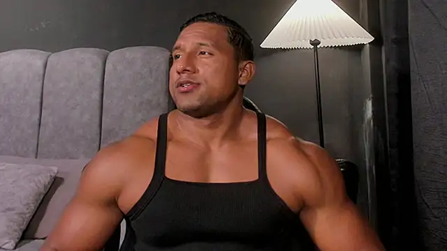 Snapshot of CallumMuscle chatting on February 6, 2:27 am CallumMuscle online show from February 6, 2:27 am