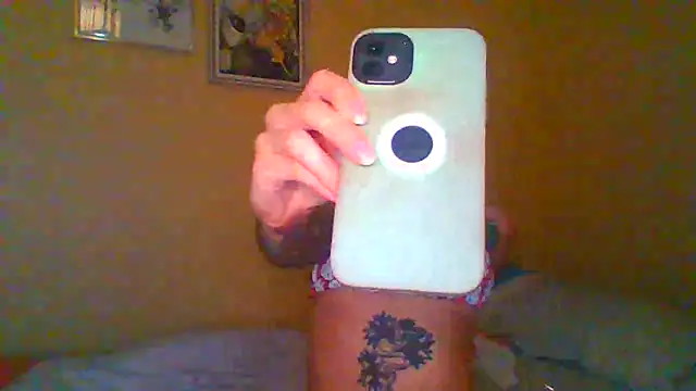 felinebitxx online show from January 3, 2:32 am