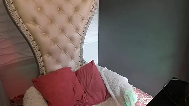 Layla 707 online show from March 7, 6:38 pm