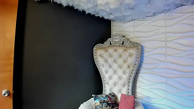 Layla 707 online show from March 21, 8:01 pm