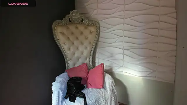 Snapshot of Layla_707 chatting on April 20, 9:16 pm Layla 707 online show from April 20, 9:16 pm