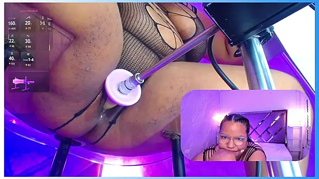 Snapshot of MhiaRey chatting on May 12, 1:19 pm MhiaRey online show from May 12, 1:19 pm