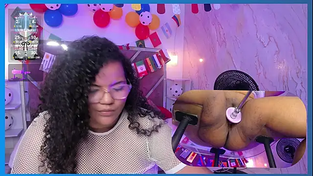 Snapshot of MhiaRey chatting on June 22, 1:41 pm MhiaRey online show from June 22, 1:41 pm