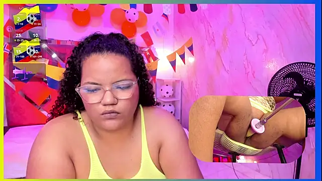 Snapshot of MhiaRey chatting on June 24, 1:21 pm MhiaRey online show from June 24, 1:21 pm