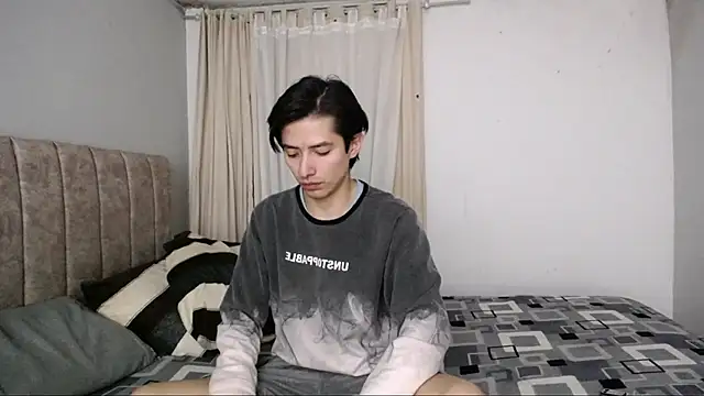 Snapshot of Yellowpokemon23 chatting on September 13, 5:29 am Yellowpokemon23 online show from September 13, 5:29 am