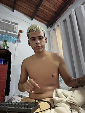 Snapshot of Leo_bunny_hot chatting on January 16, 8:35 pm Leo bunny hot online show from January 16, 8:35 pm