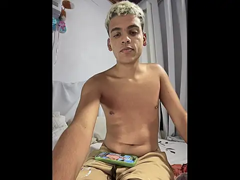 Snapshot of Leo_bunny_hot chatting on January 17, 11:30 pm Leo bunny hot online show from January 17, 11:30 pm