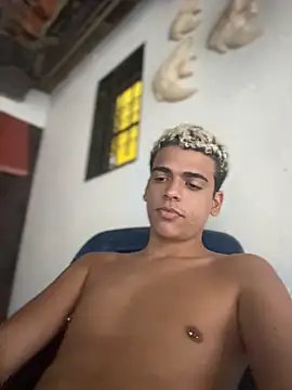 Snapshot of Leo_bunny_hot chatting on February 3, 12:31 am Leo bunny hot online show from February 3, 12:31 am