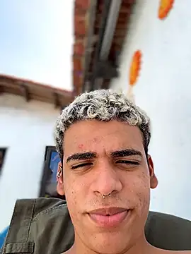 Snapshot of Leo_bunny_hot chatting on February 8, 5:49 pm Leo bunny hot online show from February 8, 5:49 pm