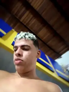 Snapshot of Leo_bunny_hot chatting on February 11, 8:36 pm Leo bunny hot online show from February 11, 8:36 pm