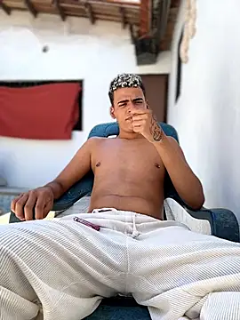 Snapshot of Leo_bunny_hot chatting on February 22, 5:11 pm Leo bunny hot online show from February 22, 5:11 pm