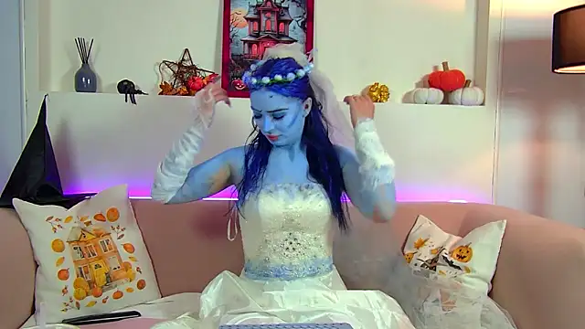 AlexandraBloom online show from October 30, 6:19 pm